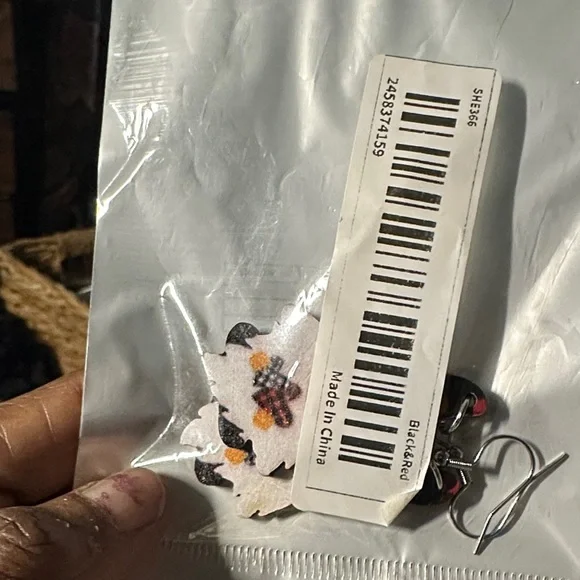 Charming Gnome Plaid Earrings - Picture 6 of 7